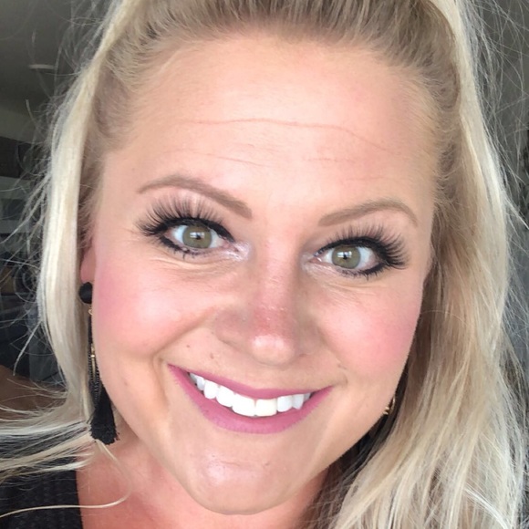 Meet your Posher, Jessica - Picture 1 of 1